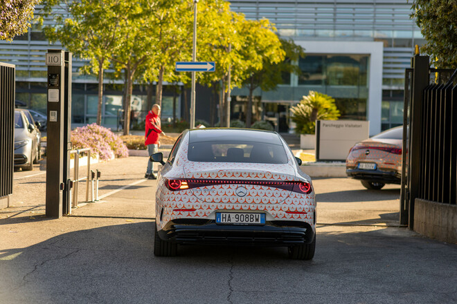 Mercedes, nuova CLA 250+ conquista il GRA: 10 giri e oltre 700 km con un pieno di energia
