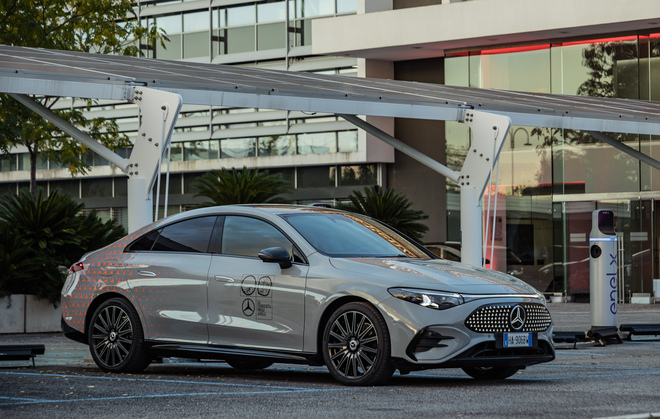 Mercedes, nuova CLA 250+ conquista il GRA: 10 giri e oltre 700 km con un pieno di energia