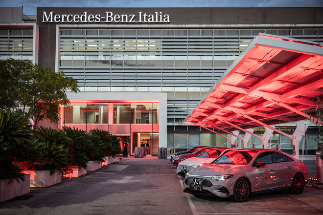 Mercedes, nuova CLA 250+ conquista il GRA: 10 giri e oltre 700 km con un pieno di energia