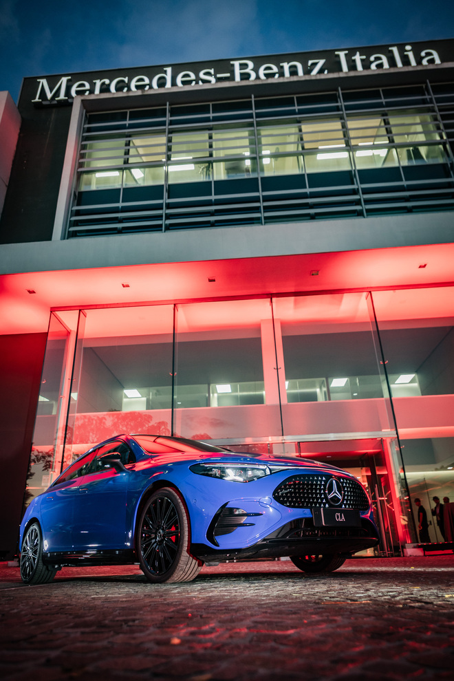 Mercedes, nuova CLA 250+ conquista il GRA: 10 giri e oltre 700 km con un pieno di energia