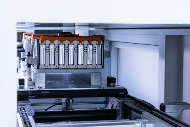 Ferrari, la produzione dell'elettrica a Maranello