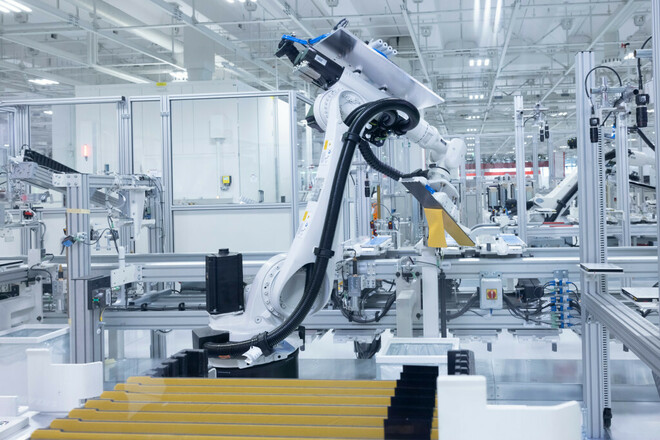 Ferrari, la produzione dell'elettrica a Maranello