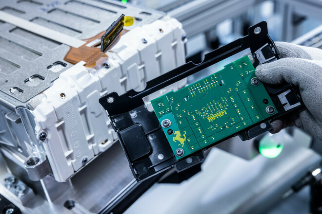 Ferrari, la produzione dell'elettrica a Maranello