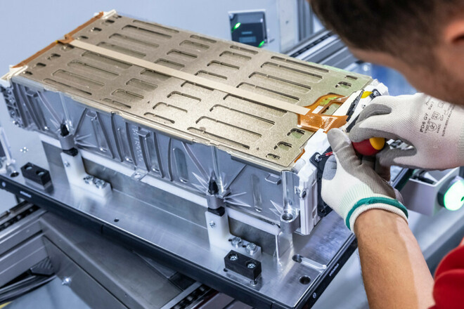 Ferrari, la produzione dell'elettrica a Maranello