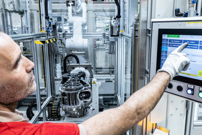 Ferrari, la produzione dell'elettrica a Maranello