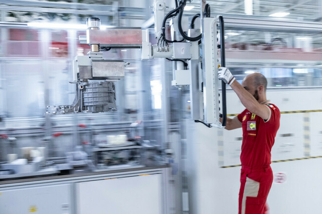 Ferrari, la produzione dell'elettrica a Maranello
