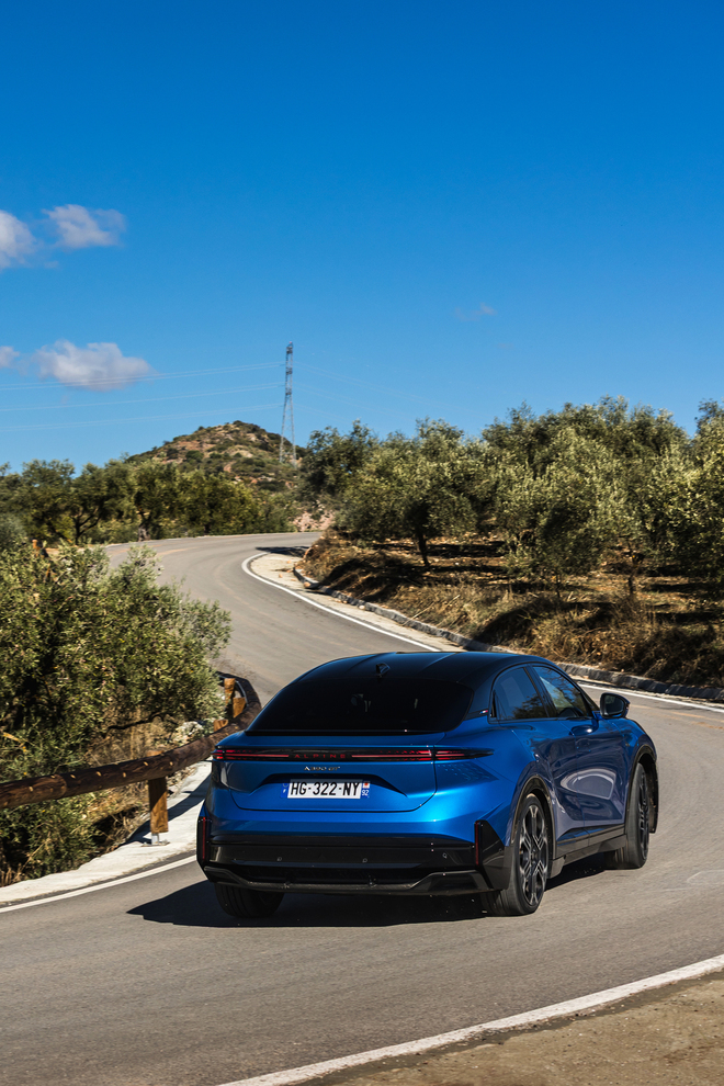 Alpine A390, la fastback elettrica creata per il piacere di guida