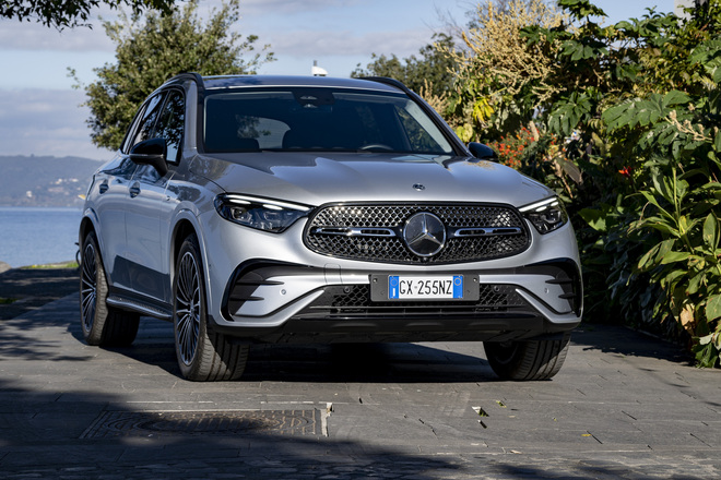 Mercedes GLC 2026: in strada il restyling
