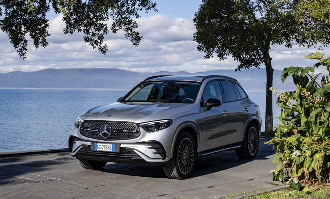 Mercedes GLC 2026: in strada il restyling