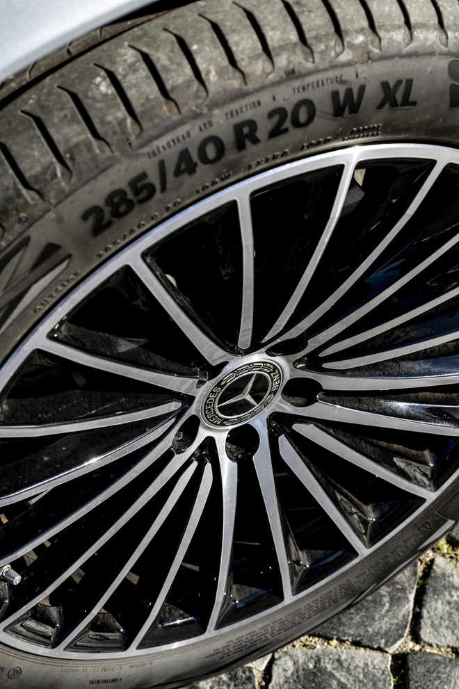 Mercedes GLC 2026: in strada il restyling