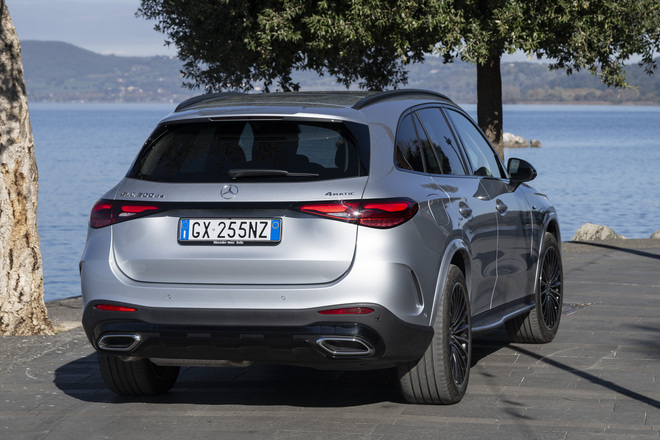 Mercedes GLC 2026: in strada il restyling