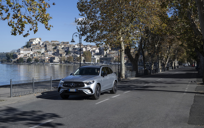 Mercedes GLC 2026: in strada il restyling