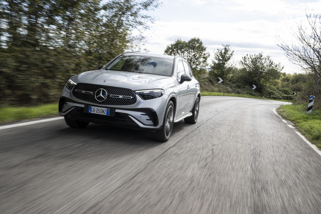 Mercedes GLC 2026: in strada il restyling