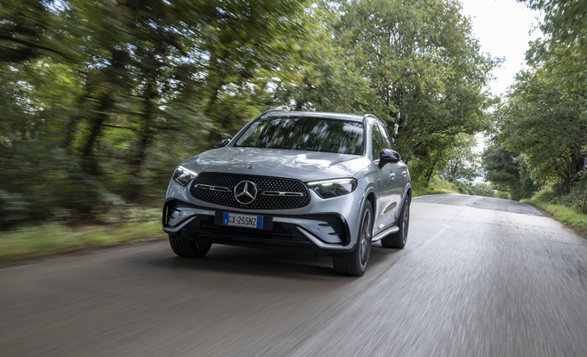 Mercedes GLC 2026: in strada il restyling