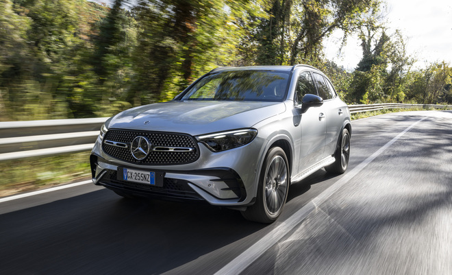 Mercedes GLC 2026: in strada il restyling
