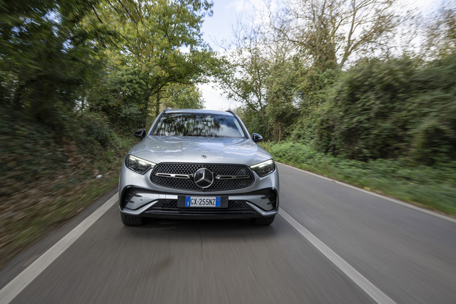 Mercedes GLC 2026: in strada il restyling