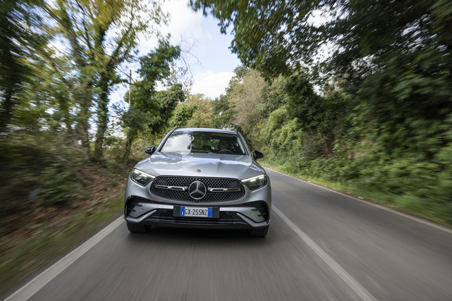 Mercedes GLC 2026: in strada il restyling
