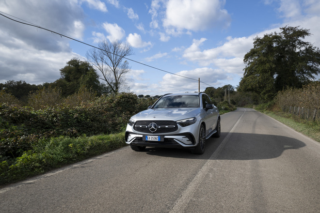 Mercedes GLC 2026: in strada il restyling