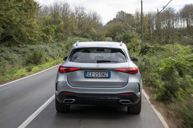 Mercedes GLC 2026: in strada il restyling