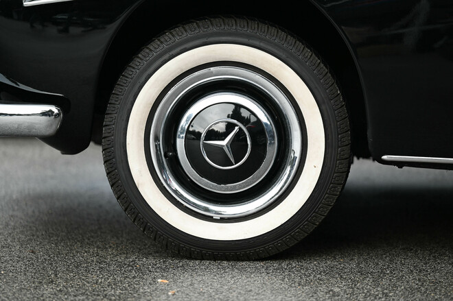 Mercedes celebra 140 anni a Roma con una spettacolare parata di 60 auto