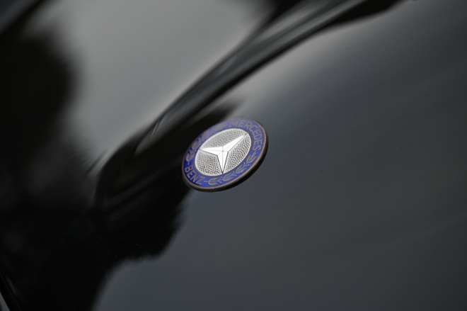 Mercedes celebra 140 anni a Roma con una spettacolare parata di 60 auto