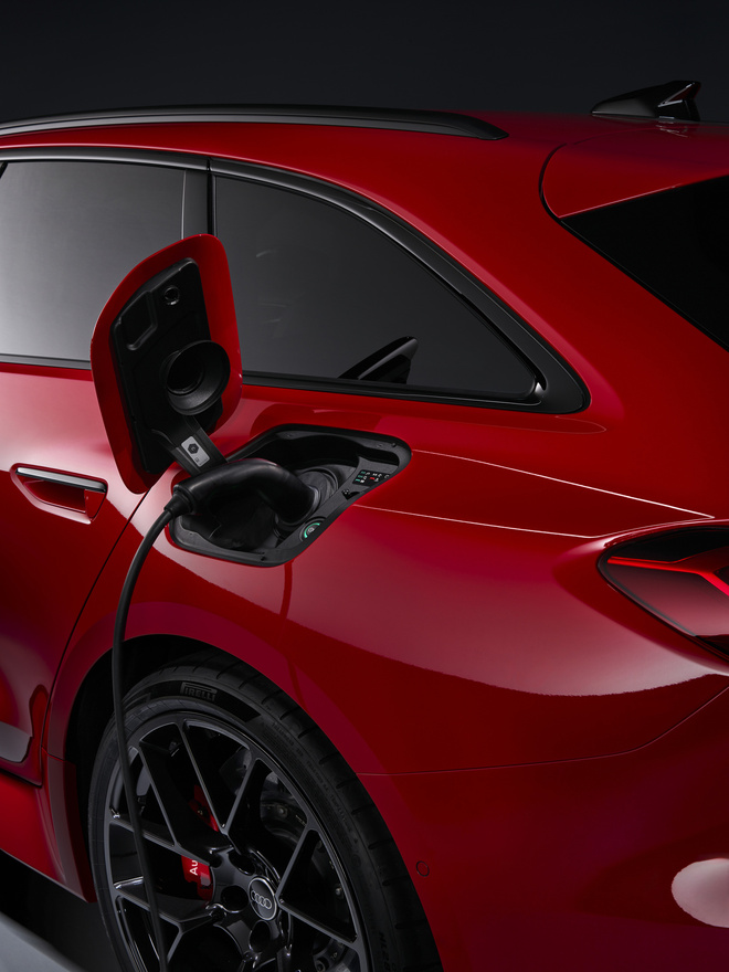 Nuova RS 5, la prima PHEV high performance della storia Audi Sport