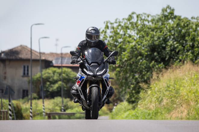 BMW R 1300 RS, la sport tourer va veloce