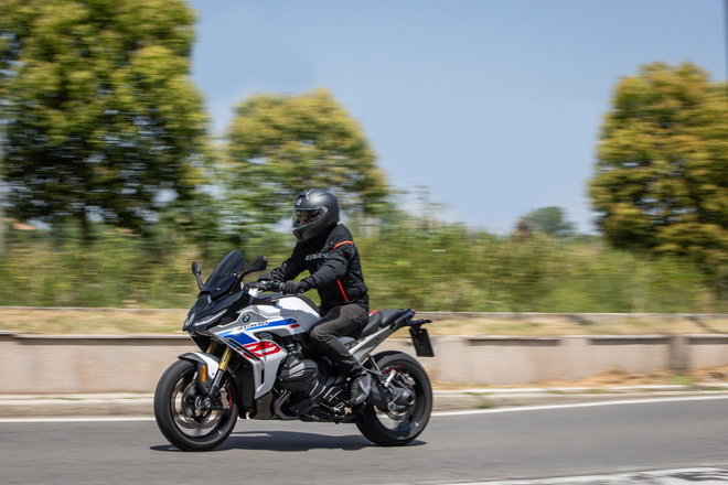 BMW R 1300 RS, la sport tourer va veloce