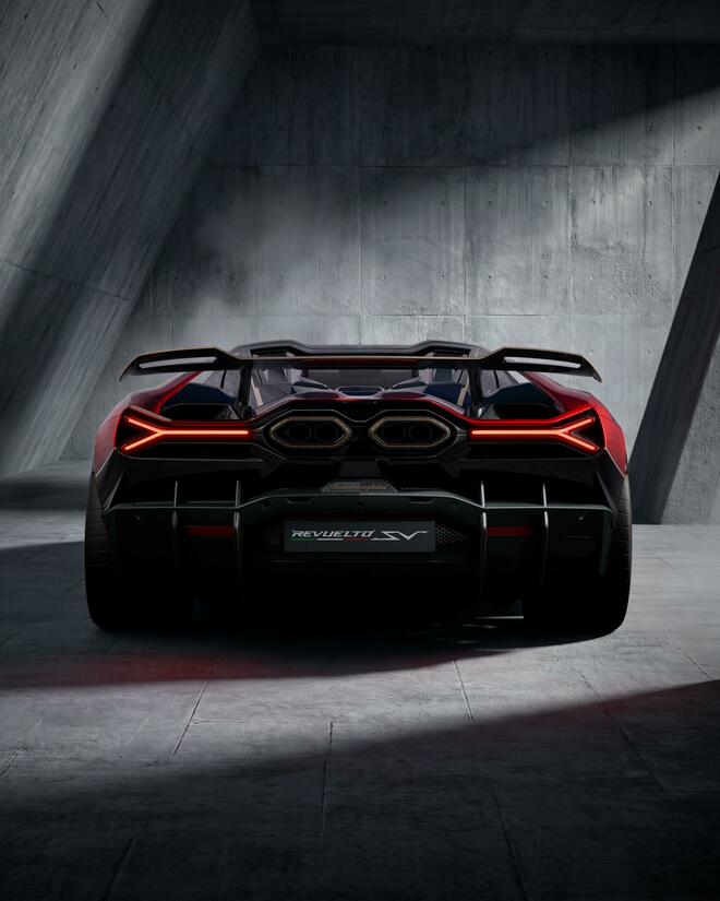 Lamborghini Revuelto SV