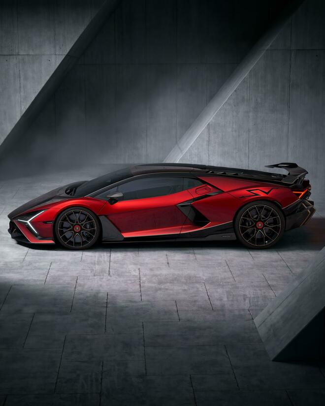 Lamborghini Revuelto SV