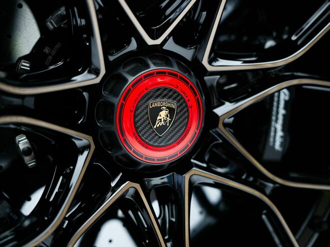 Lamborghini Revuelto SV