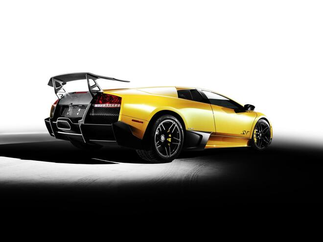 La dinastia Super Veloce continua: dalla Miura SV alla Revuelto SV