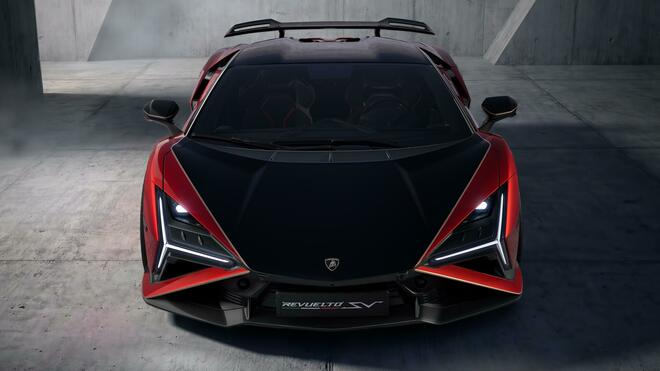 La dinastia Super Veloce continua: dalla Miura SV alla Revuelto SV