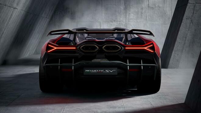 La dinastia Super Veloce continua: dalla Miura SV alla Revuelto SV