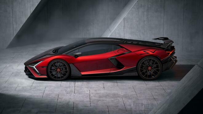 La dinastia Super Veloce continua: dalla Miura SV alla Revuelto SV