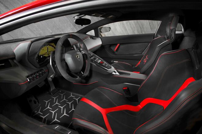 La dinastia Super Veloce continua: dalla Miura SV alla Revuelto SV