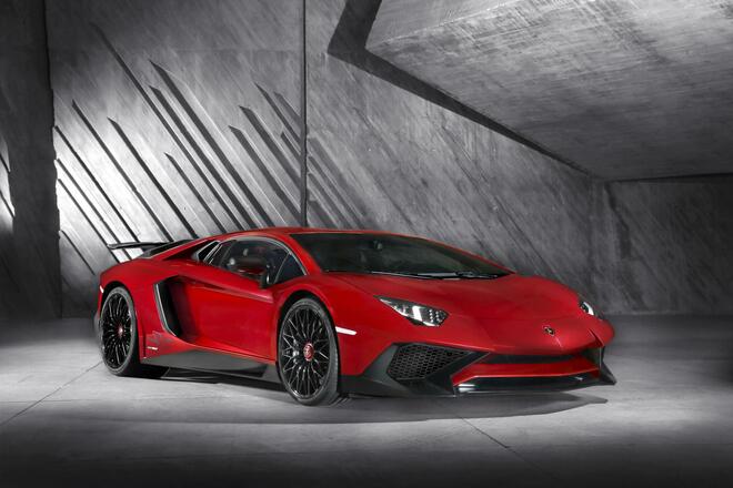 La dinastia Super Veloce continua: dalla Miura SV alla Revuelto SV