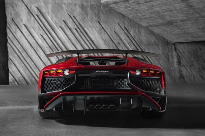 La dinastia Super Veloce continua: dalla Miura SV alla Revuelto SV