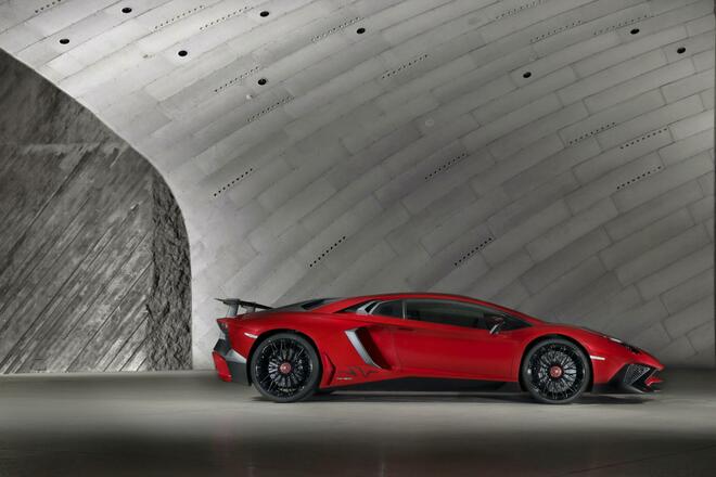 La dinastia Super Veloce continua: dalla Miura SV alla Revuelto SV