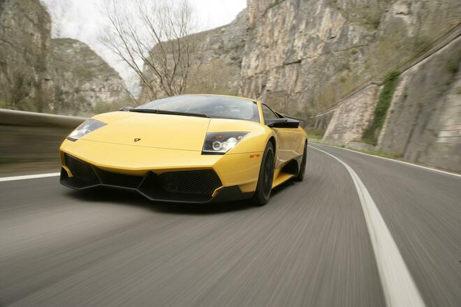 La dinastia Super Veloce continua: dalla Miura SV alla Revuelto SV