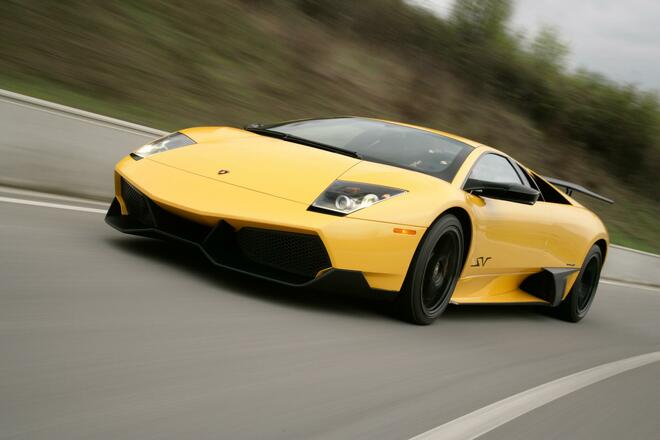 La dinastia Super Veloce continua: dalla Miura SV alla Revuelto SV