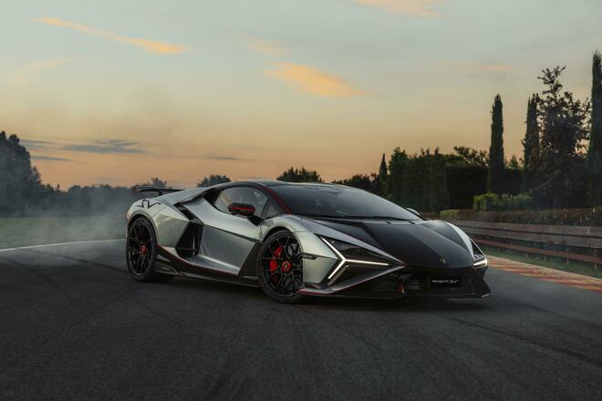 La dinastia Super Veloce continua: dalla Miura SV alla Revuelto SV