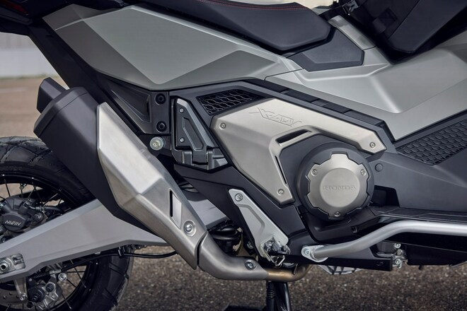 X-ADV my 2025, lo scooter crossover di Honda cambia faccia