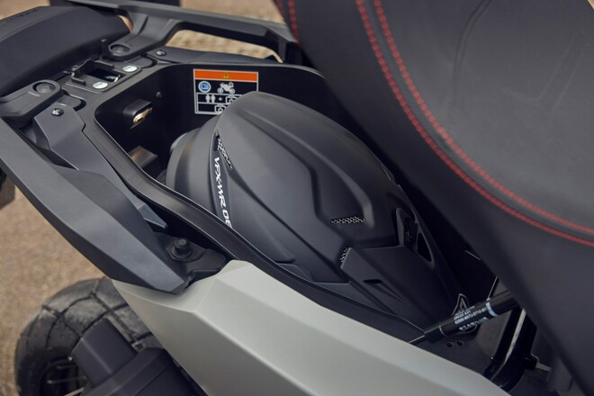 X-ADV my 2025, lo scooter crossover di Honda cambia faccia