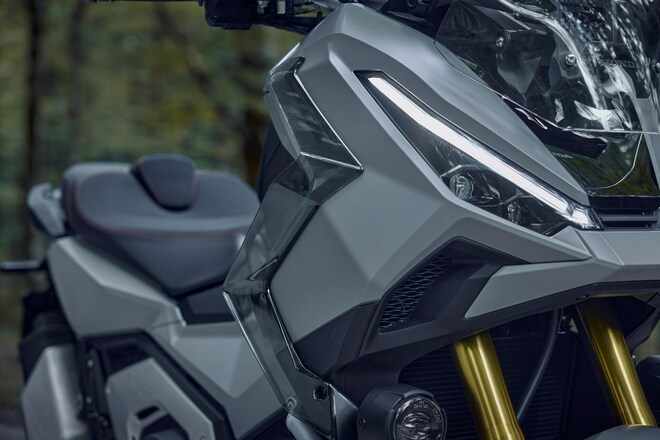 X-ADV my 2025, lo scooter crossover di Honda cambia faccia