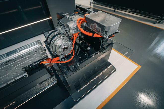 Lamborghini, la fabbrica dove nascono i leggendari “Tori”