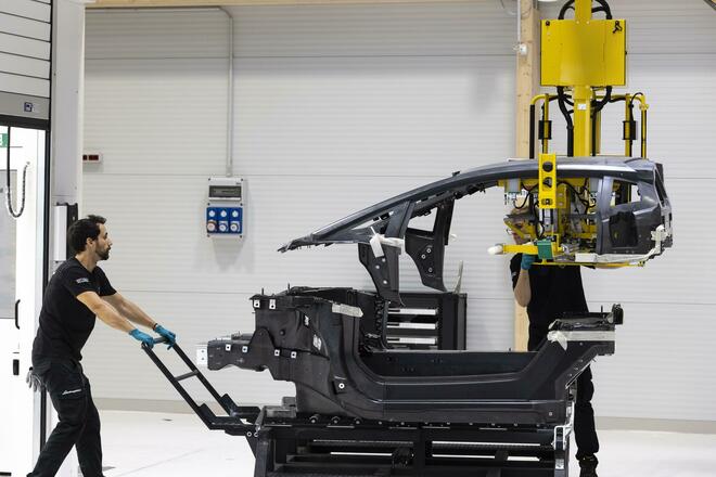 Lamborghini, la fabbrica dove nascono i leggendari “Tori”