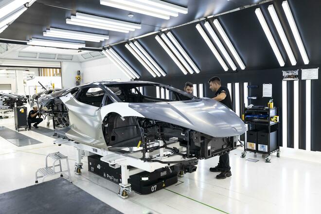 Lamborghini, la fabbrica dove nascono i leggendari “Tori”