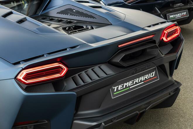 Lamborghini, la fabbrica dove nascono i leggendari “Tori”