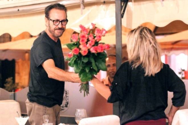 Marco Giallini Cena Romantica Con La Fidanzata Stella Pesce E Baci Appassionati